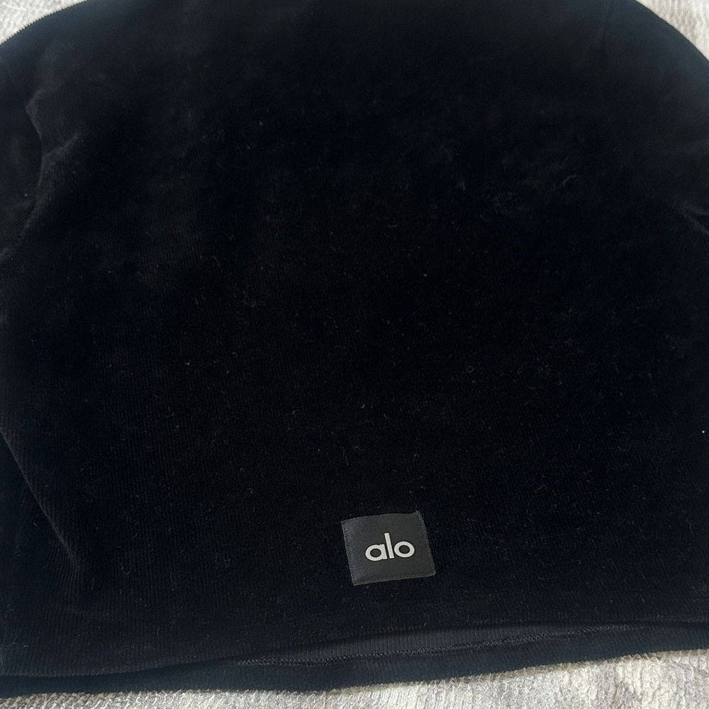 ALO Yoga Black Crop Top - Picture 5 of 6